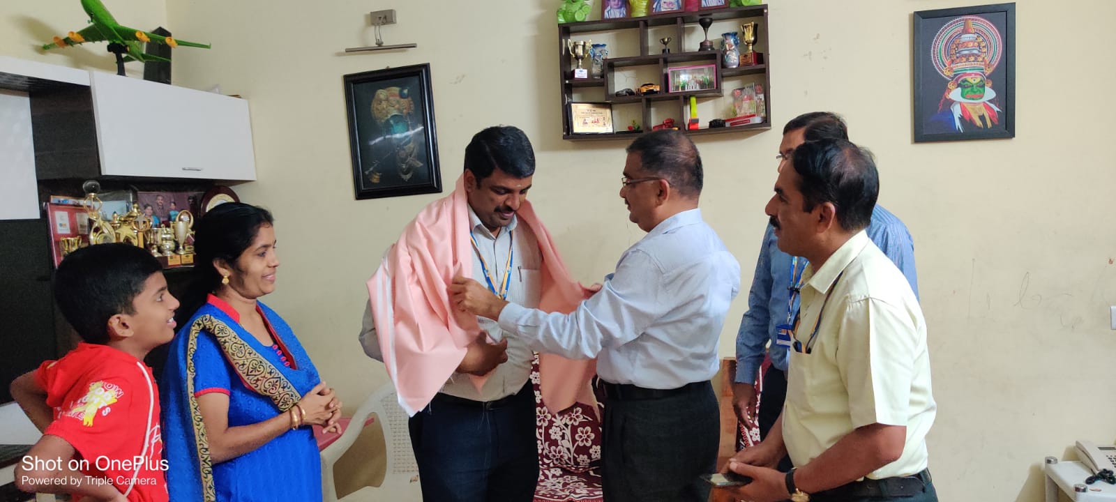 BM,ABM& OUR SBA VISITED MY RESIDENCE AND HONOURED FOR THE PERFORMANCE OF 2021